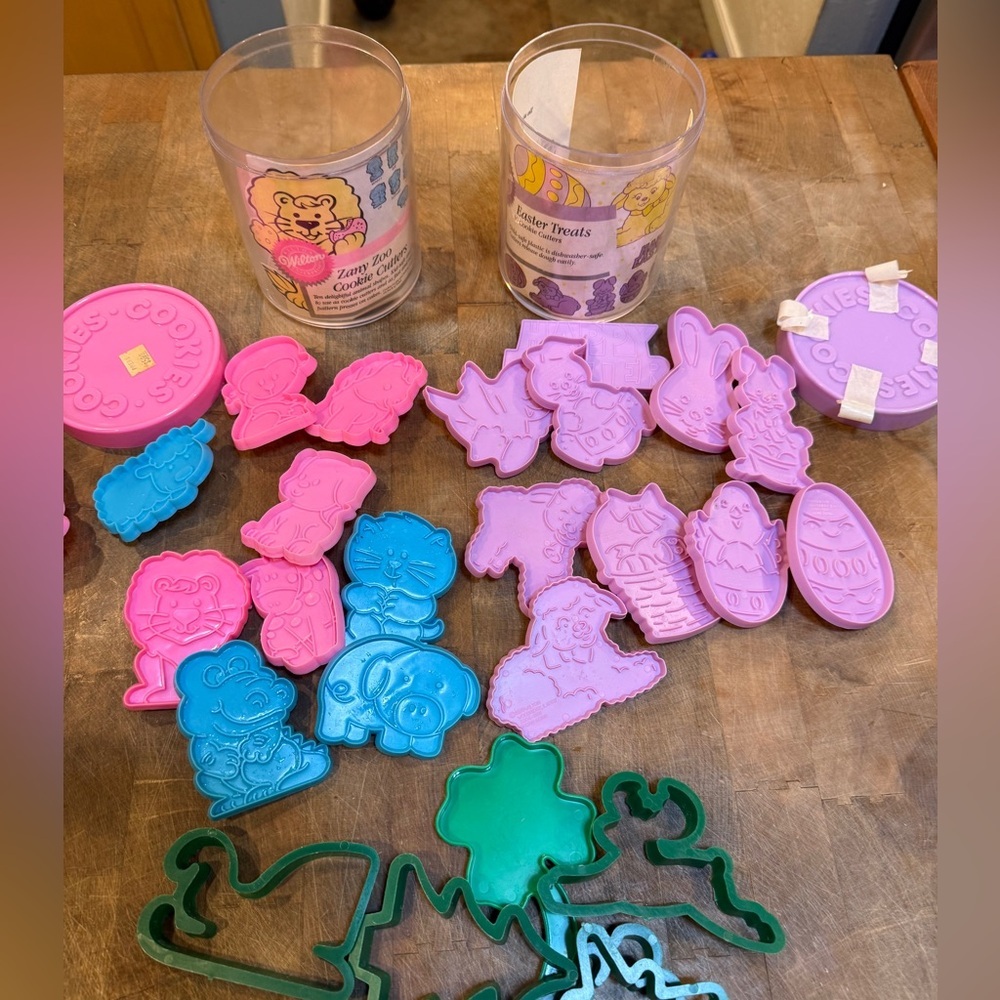 Vintage Wilton Zany Zoo Easter Animal Cookie Cutters Lamb, Chick,Dog, Lion,Cat